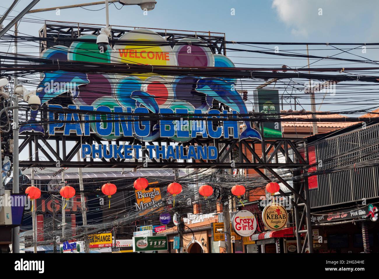 Ingresso alla strada pedonale di Patong Beach. Foto Stock