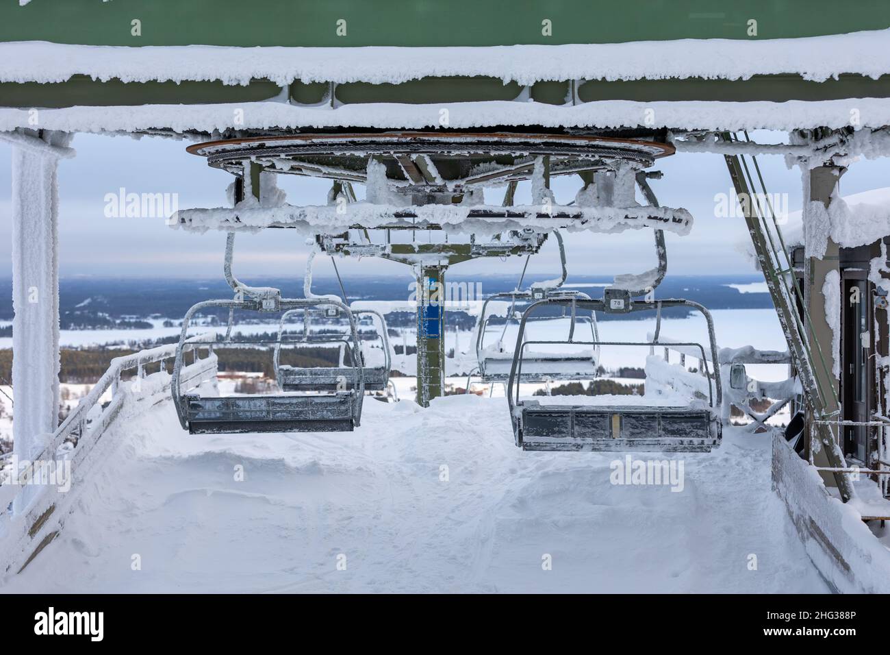 Impianti di risalita vuoti in inverno Foto Stock