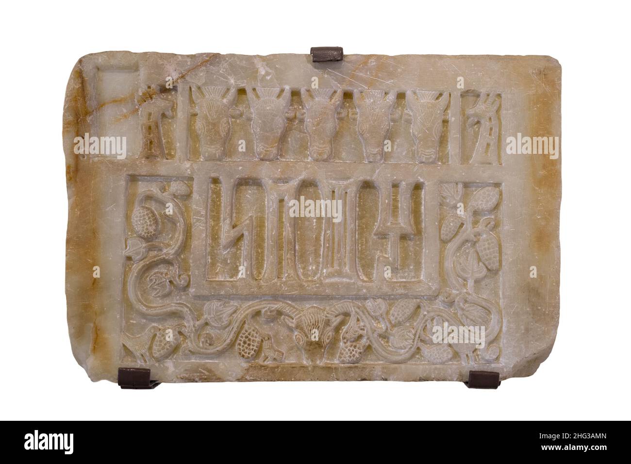 Civiltà pre-islamica, lastra con l'iscrizione di flora e fauna. 2nd secolo CE dallo Yemen. Musei archeologici di Istanbul, Turchia. Foto Stock