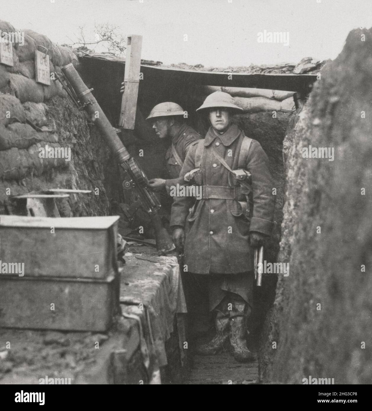 Foto d'epoca della prima Guerra Mondiale 1914-1918. In una trincea britannica di prima linea nei Balcani Foto Stock