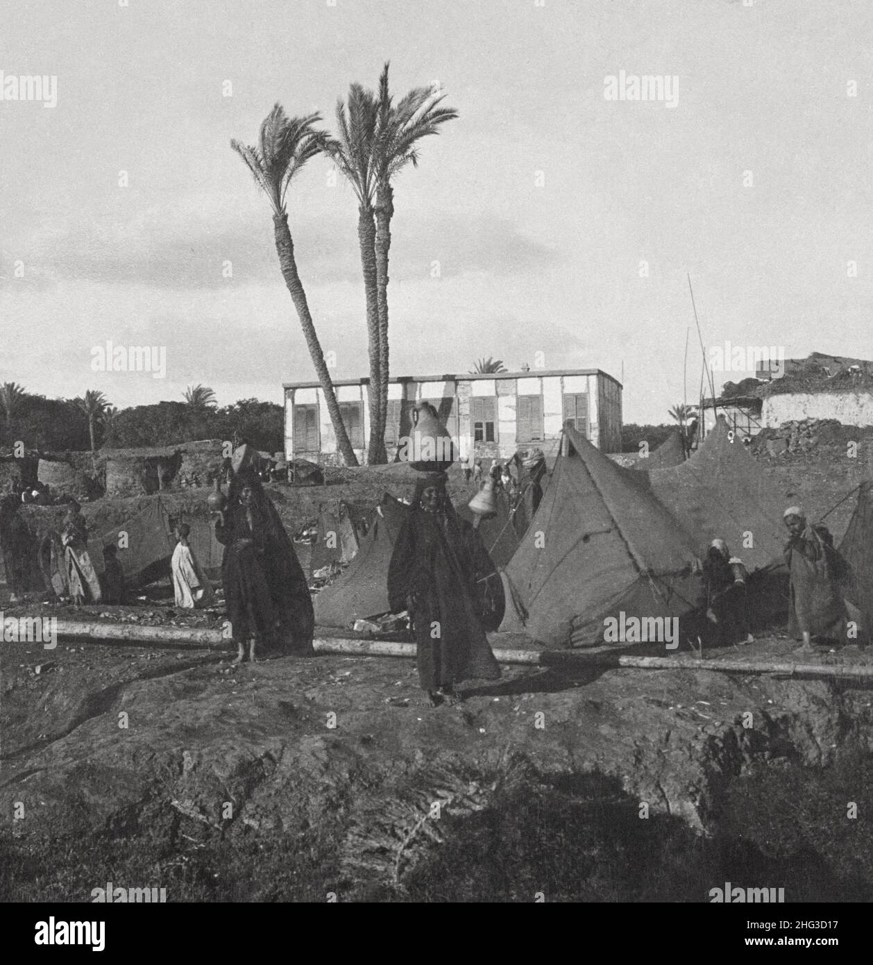 Foto d'epoca di un villaggio arabo sul Nilo, Egitto. 1901 Foto Stock