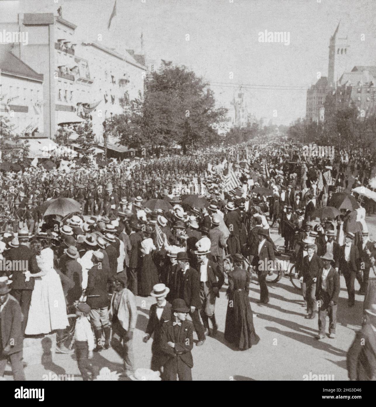 Foto d'epoca dei soldati statunitensi che tornano da Cuba, marciando verso la residenza del presidente. USA. 1898 Foto Stock
