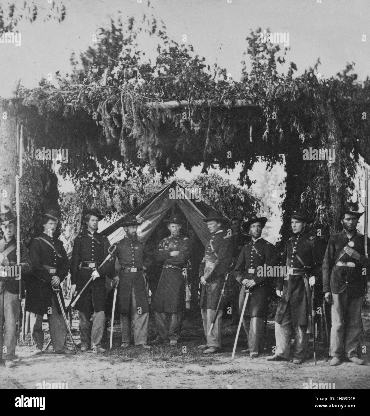 Guerra civile americana. 1861-1865 soldati della fanteria del Volontariato dell'Illinois del 134th di fronte ad una tenda a Columbus, Kentucky Foto Stock