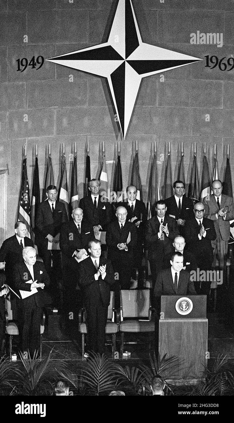 Il Presidente Richard Nixon si è rivolto al pubblico in occasione della riunione del 20th° anniversario della NATO, l'Auditorium interdipartimentale del Dipartimento di Stato, Washington, D.C. USA. R Foto Stock