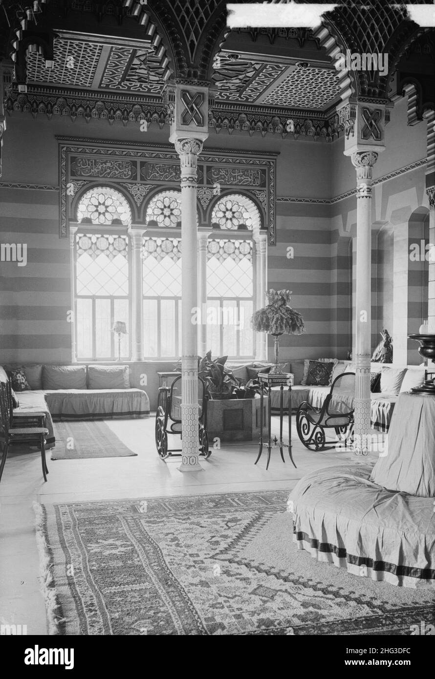 Foto d'epoca dell'interno di una casa di Beirut. Beirut, Libano. 1910s Foto Stock