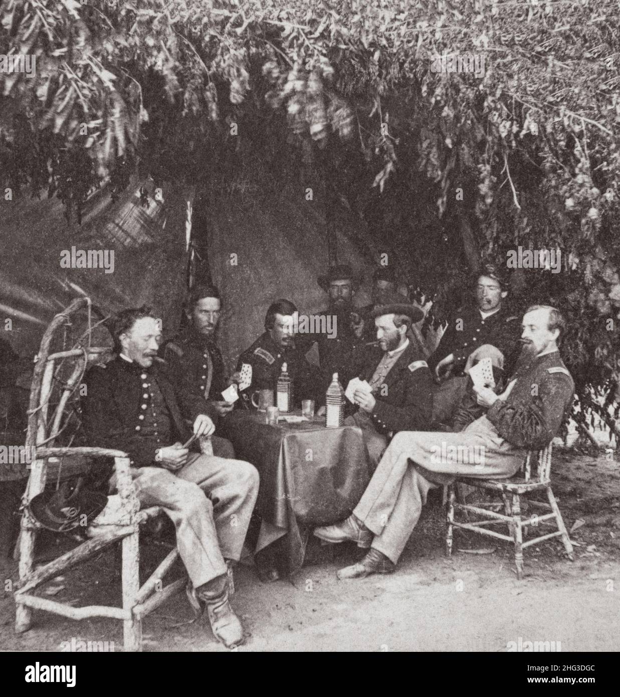 Guerra civile americana. 1861-1865 soldati del 134th Illinois Volunteer fanteria giocare carte a Columbus, Kentucky. USA. 1864 Foto Stock