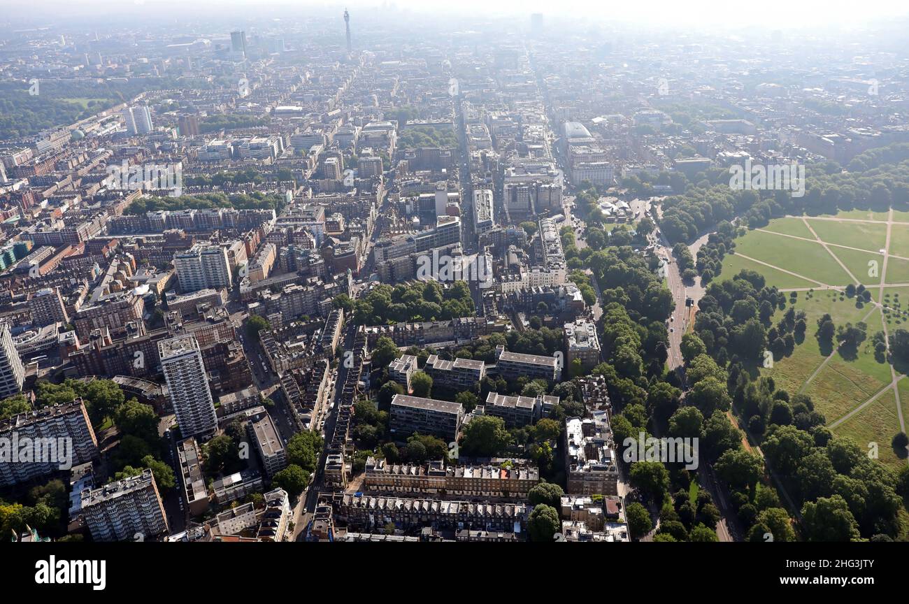 Vista aerea verso sud lungo Park Lane verso Hyde Park Corner, Mayfair, Londra, Inghilterra, Regno Unito Foto Stock