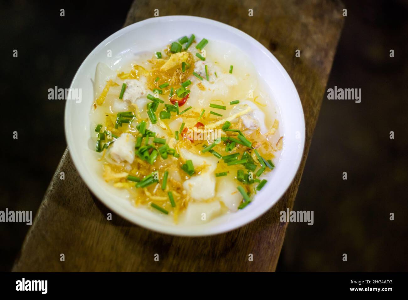 Delizioso Banh bao vac - gnocchi di rosa bianca. Cucina tradizionale vietnamita servita nel ristorante a Hoi An, Vietnam. Foto Stock