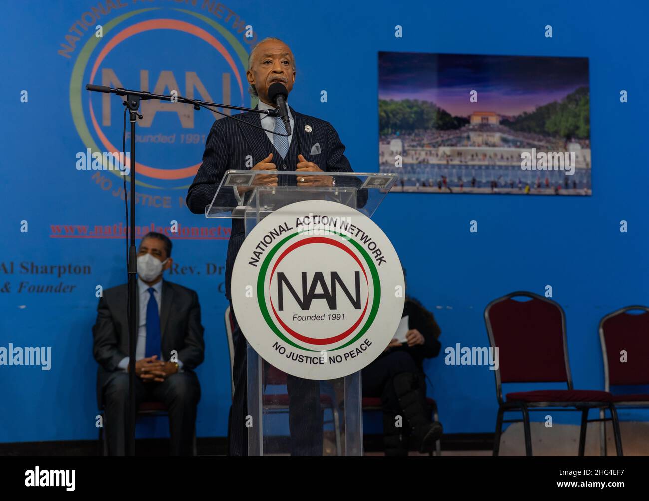 Il Rev. Al Sharpton, fondatore e presidente della National Action Network, ha celebrato il compleanno del Dr. Martin Luther King alla Camera di Giustizia di Harlem, insieme ai funzionari locali eletti a New York City, NY, USA il 17 gennaio 2022. (Foto di Steve Sanchez/Sipa USA) Foto Stock