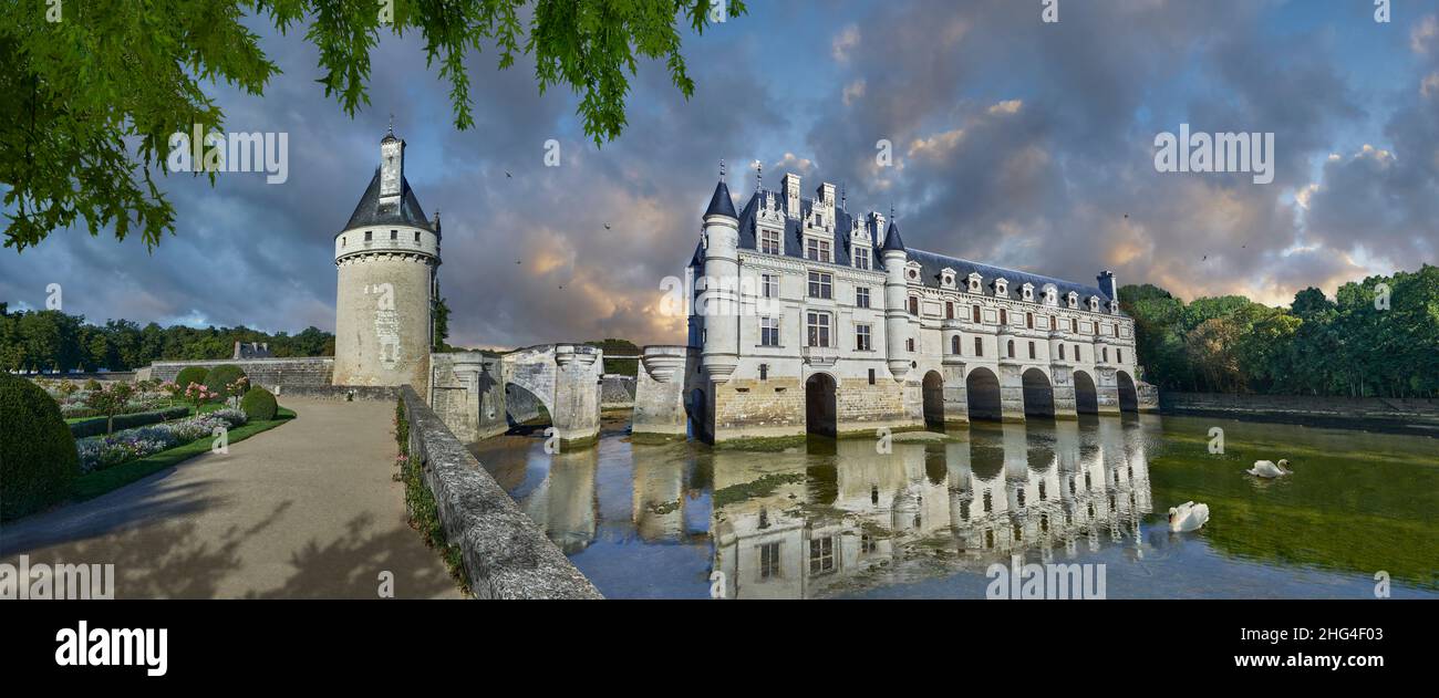 Il Renaissance Chateau de Chenonceau che attraversa il fiume Cher, Indre-et-Loire, costruito nel 1514–1522. Il ponte sul fiume è stato costruito (1556-1559) Foto Stock