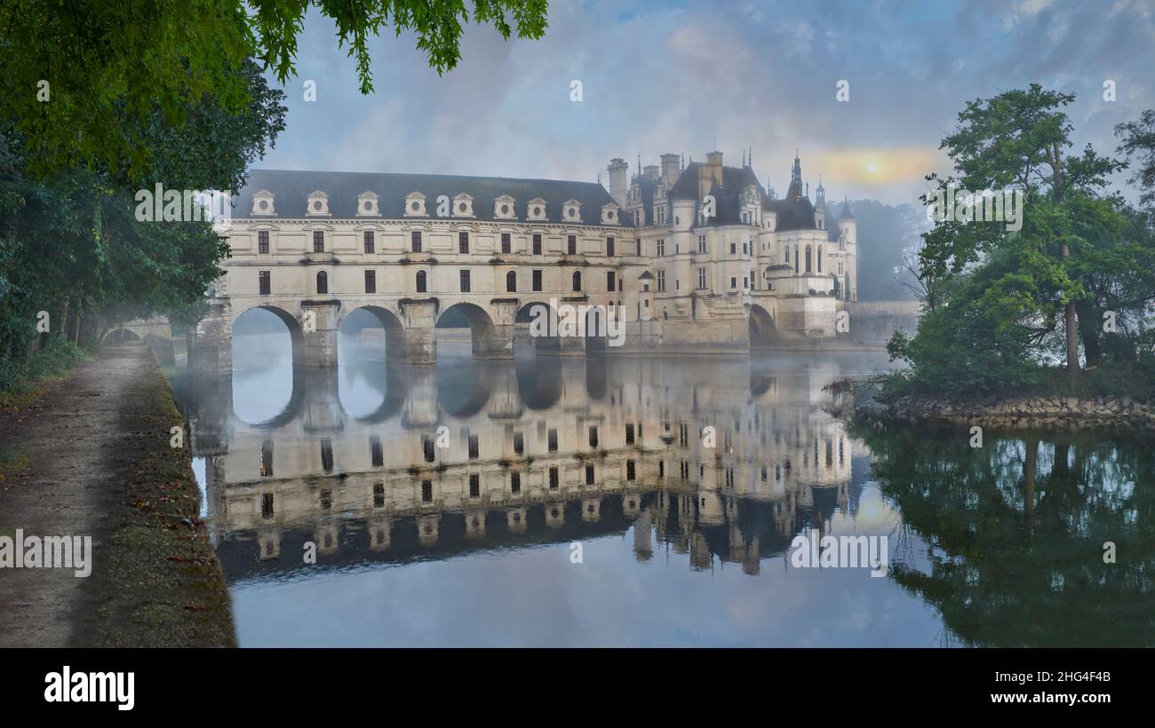 Il Renaissance Chateau de Chenonceau che attraversa il fiume Cher, Indre-et-Loire, costruito nel 1514–1522. Il ponte sul fiume è stato costruito (1556-1559) a. Foto Stock