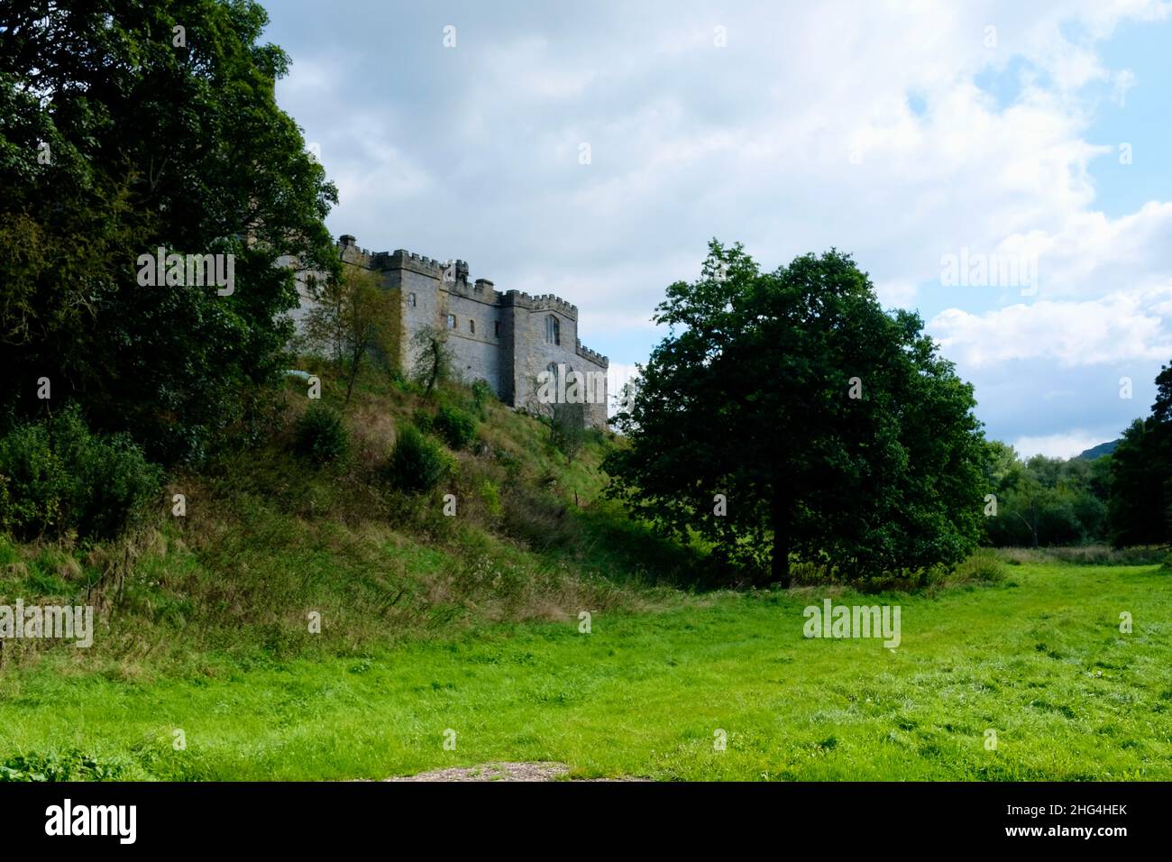 Haddon Hall, Derbyshire, Inghilterra una residenza fortificata di grado uno che risale al 11th secolo Foto Stock