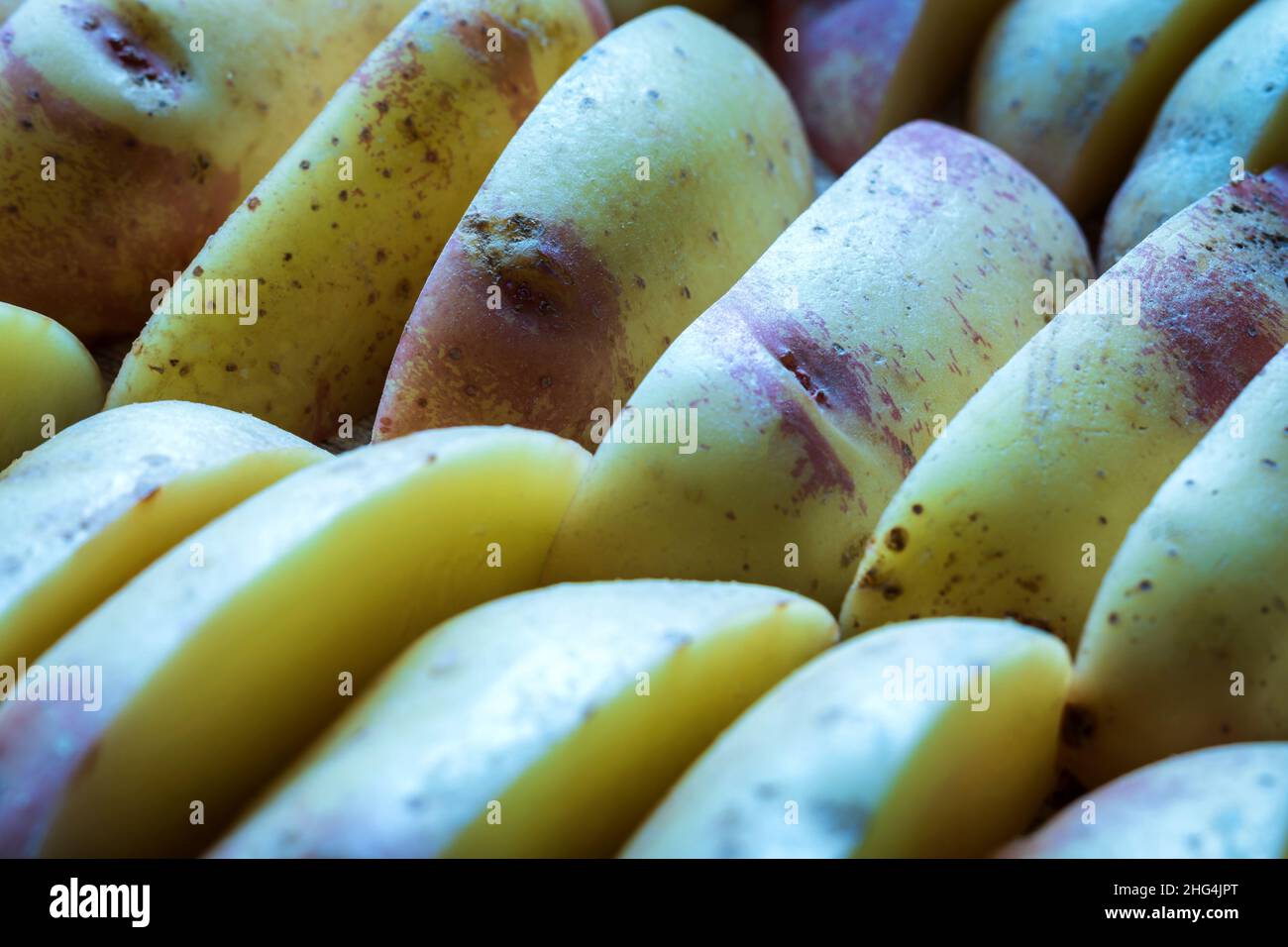 patate crude tagliate mature spicchi il primo piano Foto Stock