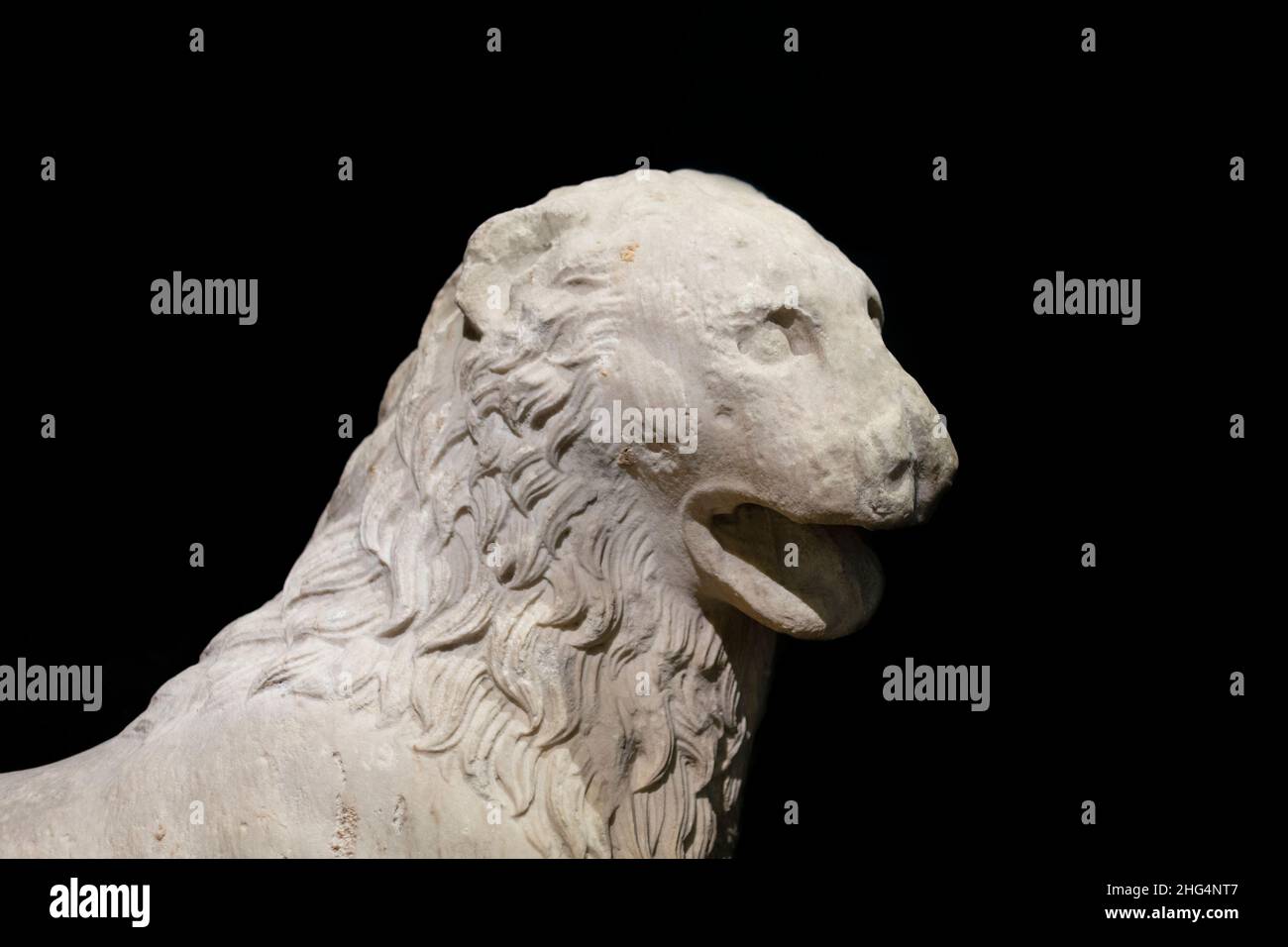 Statua di marmo di un leone dal mausoleo di Halicarnasso. Periodo tardo-classico, circa metà del 4th a.C. Museo Archeologico di Istanbul, Turchia. Foto Stock