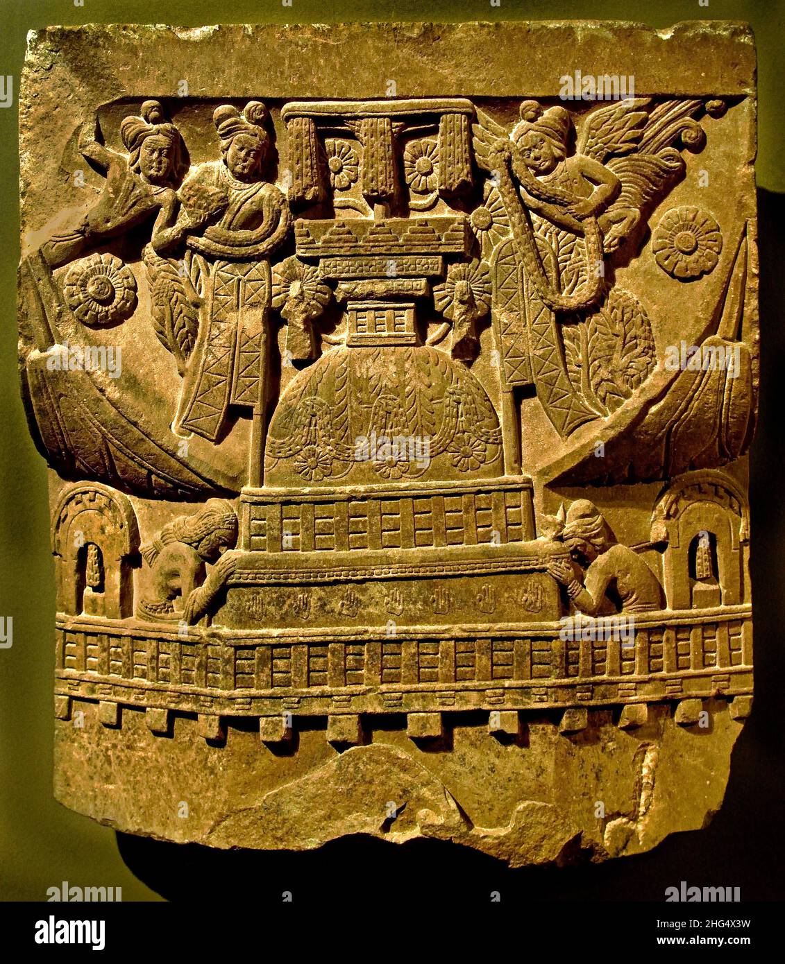Par Nirvana Makara del Buddha, Mathura del 2nd secolo (Uttar Pradesh), India, il simbolo di Stupa dell'estinzione definitiva del Buddha. Foto Stock