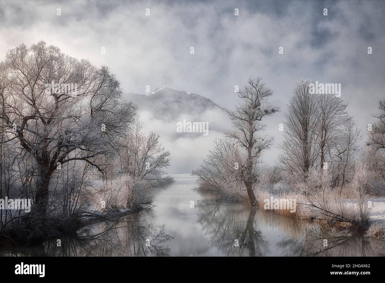 DE - BAVIERA: Inverno sul fiume Loisach lasciando Kochelsee (HDR-Image) Foto Stock