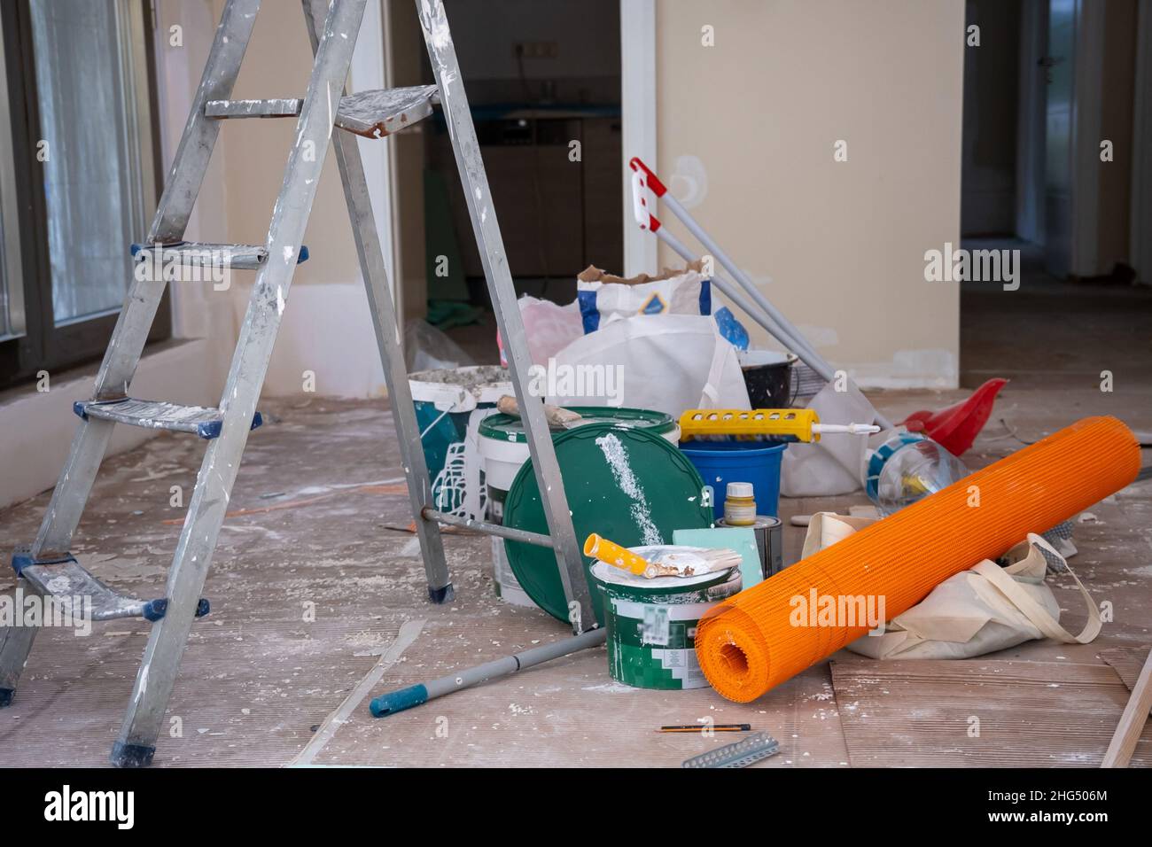 modifica e rimodellamento a casa con tutti gli strumenti necessari a terra Foto Stock