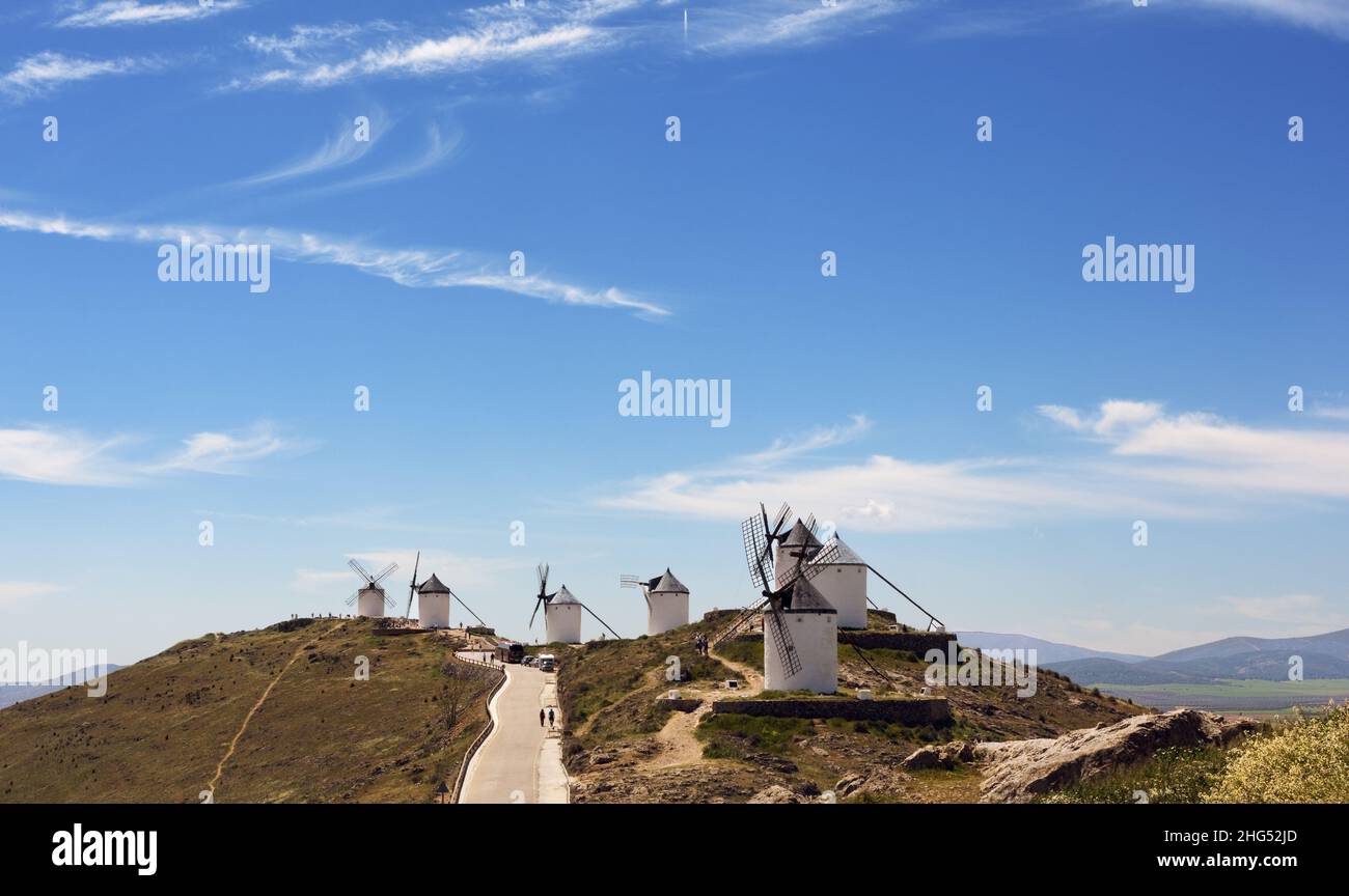 Spagna Mulini a vento a Consuegra, luogo dove Quijote combatté contro giganti nel libro Cervantes 'con Quijote' Foto Stock