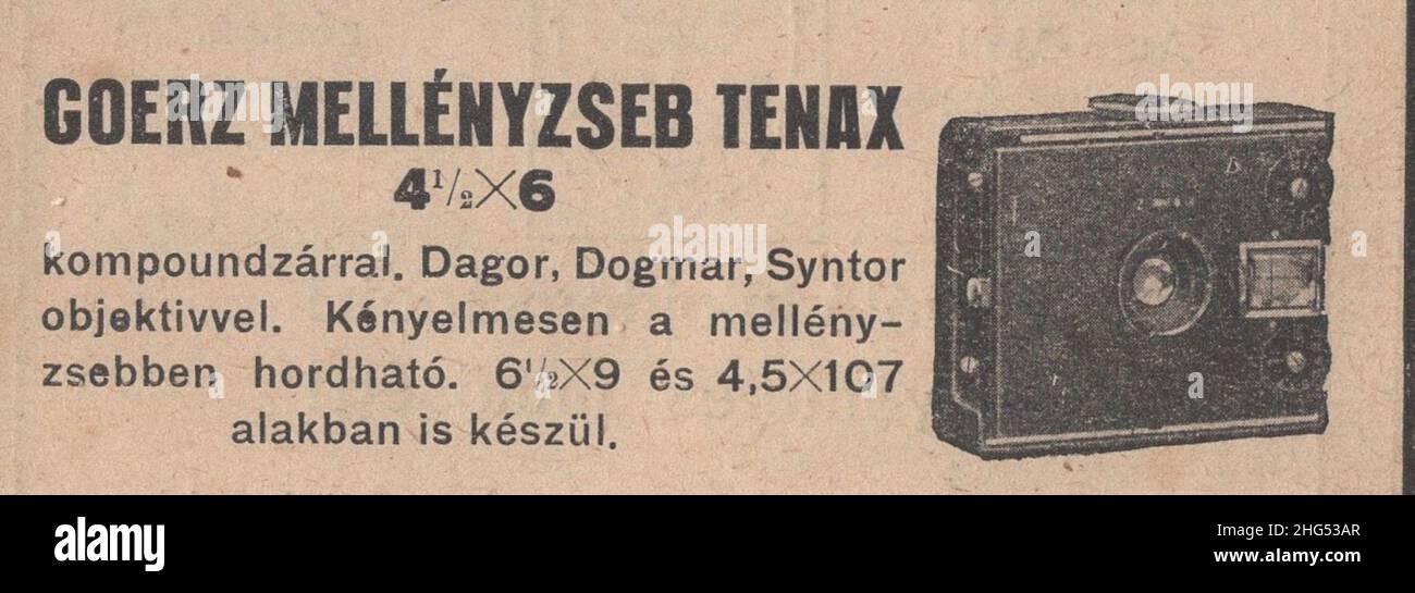 Antico libro fotografico raro in lingua ungherese ' Magyar fényképészeti könyvtár: A fényképezés eljárásai és ricettjei. írta: Dr. Schuller Aladár. A fény művészfényképezési folyóírat kiadása Budapest'. Questo libro è dal 1910s attualmente a 1917 come Austro-Ungarico korona la valuta.questi annunci fotogarhy sono venuto da questo libro. Alcuni di loro riccamente illustrati. Ci sono una varietà di annunci di fornitori di servizi e marchi noti in tutto il mondo Dipartimento ungherese's.Goerz mellényzseb Tenax/ Goerz tasca giubbotto Tenax :Dagor, Dogmar,Syntor obiettivo .diritti aggiuntivi-clearences-not available Foto Stock