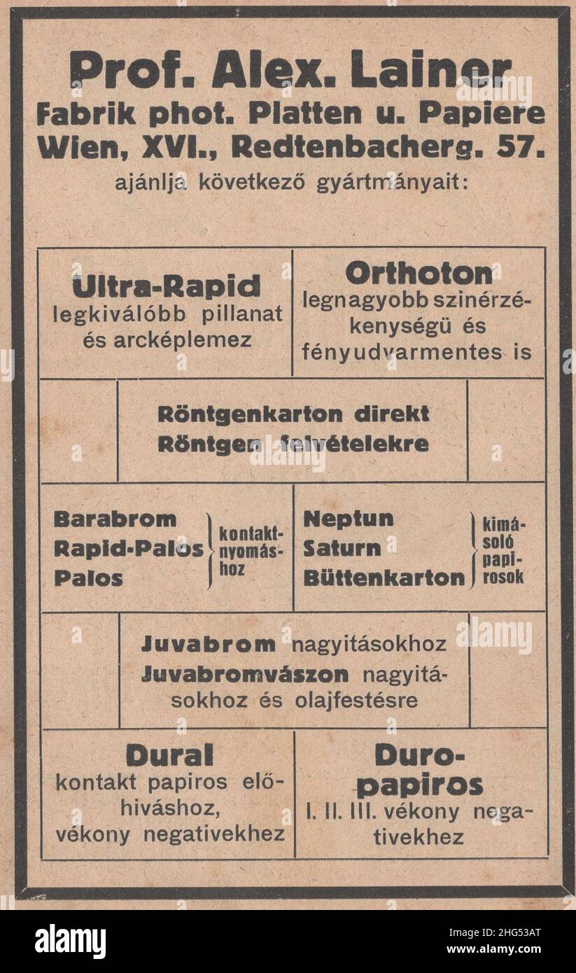 Antico libro fotografico raro in lingua ungherese ' Magyar fényképészeti könyvtár: A fényképezés eljárásai és ricettjei. írta: Dr. Schuller Aladár. A fény művészfényképezési folyóírat kiadása Budapest'. Questo libro è dal 1910s attualmente a 1917 come Austro-Ungarico korona la valuta.questi annunci fotogarhy sono venuto da questo libro. Alcuni di loro riccamente illustrati. Ci sono diversi fornitori di servizi pubblicitari e marchi di fama mondiale dipartimento ungherese. Prof. Alex. Lainer fabrik phot. Wien/Vienna Redtenbacherg. 57. .ulteriori-diritti-clearences-non disponibili Foto Stock