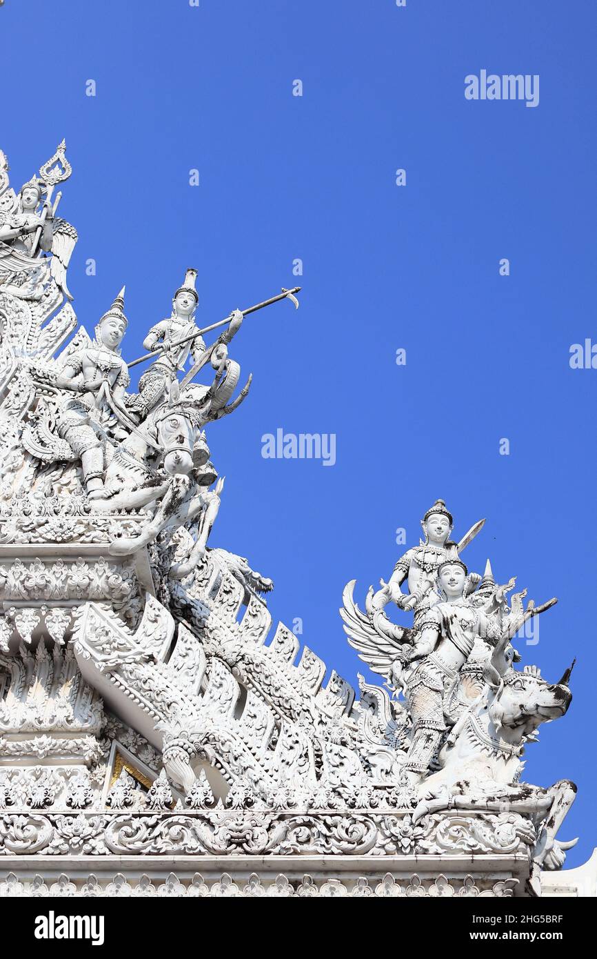 Lo stile d'arte tailandese, l'angelo custode protegge il cancello alla porta principale del tempio di Bangkok, Thailandia Foto Stock