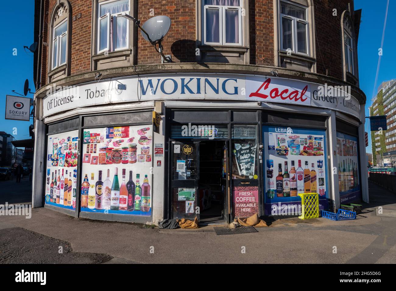 Woking minimarket locale o negozio nel centro di Woking, Surrey, Inghilterra, Regno Unito. Foto Stock