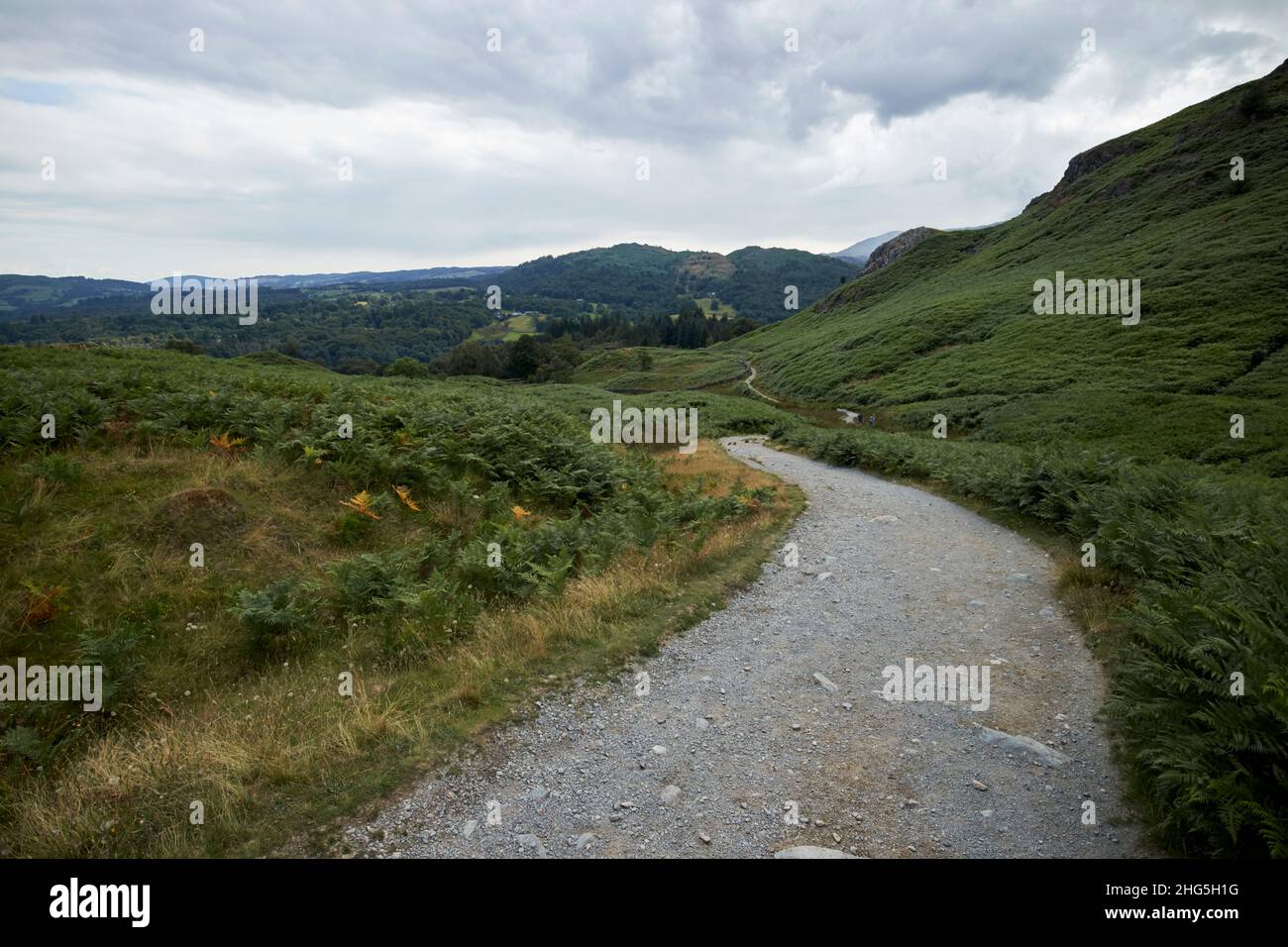 camminando lungo il sentiero intorno loughrigg fell lake district, cumbria, inghilterra, regno unito Foto Stock