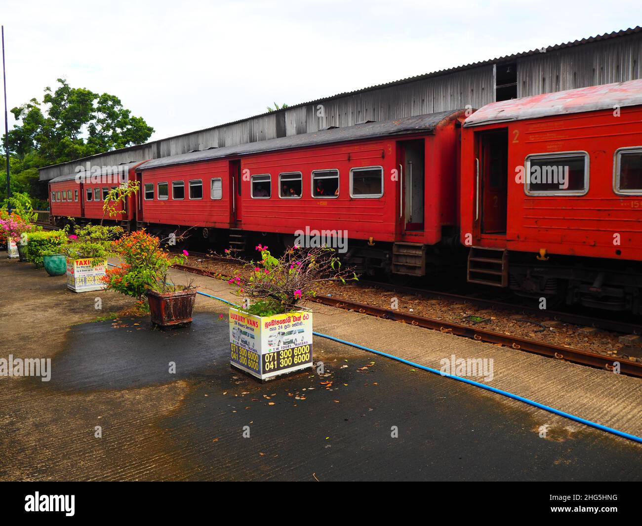 Viaggio in treno in Sri Lanka, Ceylon, Asia #Asia #aroundtheworld #SouthEastAsia #hinterland #Authentic #fernweh #slowtravel #Traintravel Foto Stock