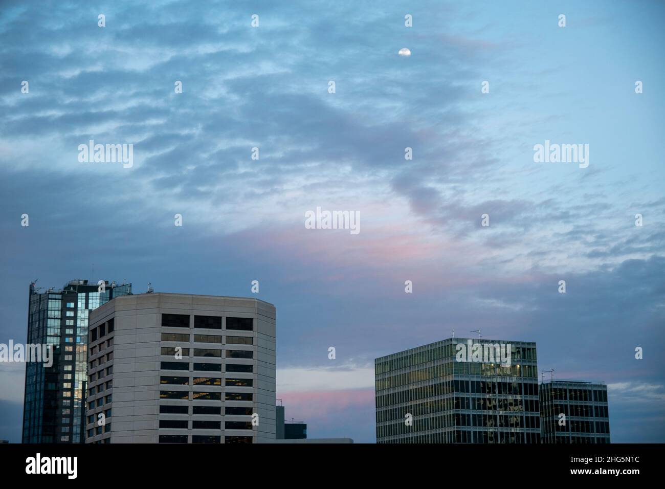 Le strade di San Francisco, California, USA sono vivaci, soprattutto al tramonto. Foto Stock
