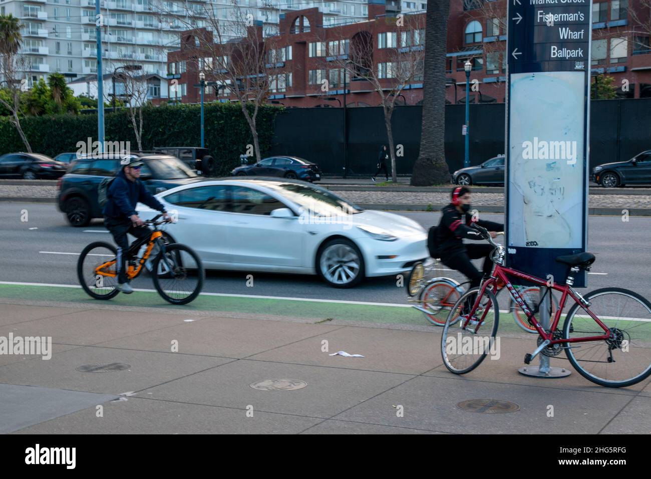 Le strade di San Francisco, California, USA sono vivaci, soprattutto al tramonto. Foto Stock