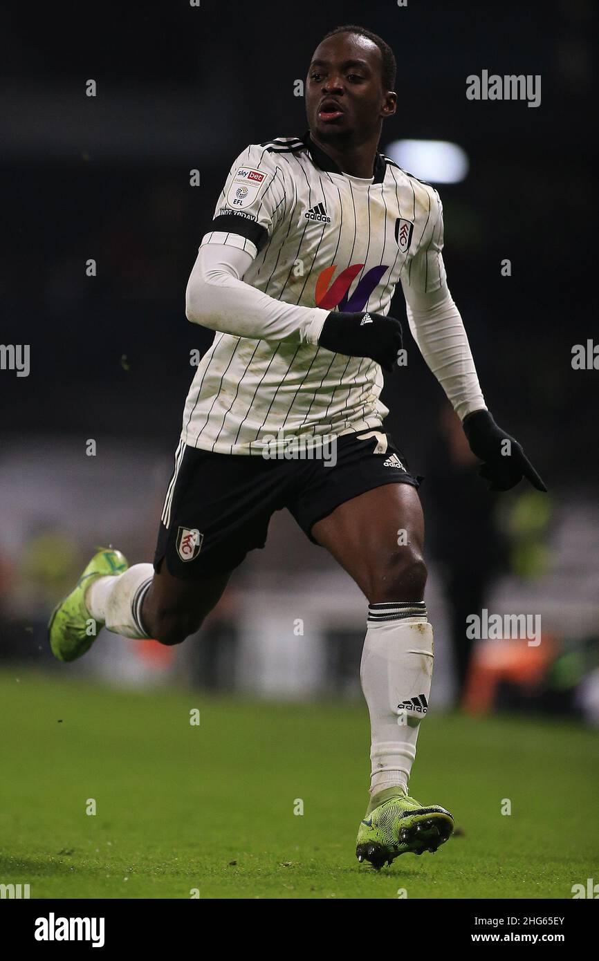 Londra, Regno Unito. 18th Jan 2022. Neeskens Kebano di Fulham in azione durante il gioco. EFL Skybet Championship Match, Fulham / Birmingham City at Craven Cottage a Londra martedì 18th gennaio 2022. Questa immagine può essere utilizzata solo a scopo editoriale. Solo per uso editoriale, licenza richiesta per uso commerciale. Nessun uso in scommesse, giochi o un singolo club/campionato/player pubblicazioni. pic di Steffan Bowen/Andrew Orchard sport fotografia/Alamy Live news credito: Andrew Orchard sport fotografia/Alamy Live News Foto Stock