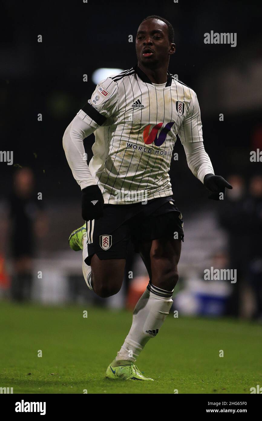 Londra, Regno Unito. 18th Jan 2022. Neeskens Kebano di Fulham in azione durante il gioco. EFL Skybet Championship Match, Fulham / Birmingham City at Craven Cottage a Londra martedì 18th gennaio 2022. Questa immagine può essere utilizzata solo a scopo editoriale. Solo per uso editoriale, licenza richiesta per uso commerciale. Nessun uso in scommesse, giochi o un singolo club/campionato/player pubblicazioni. pic di Steffan Bowen/Andrew Orchard sport fotografia/Alamy Live news credito: Andrew Orchard sport fotografia/Alamy Live News Foto Stock