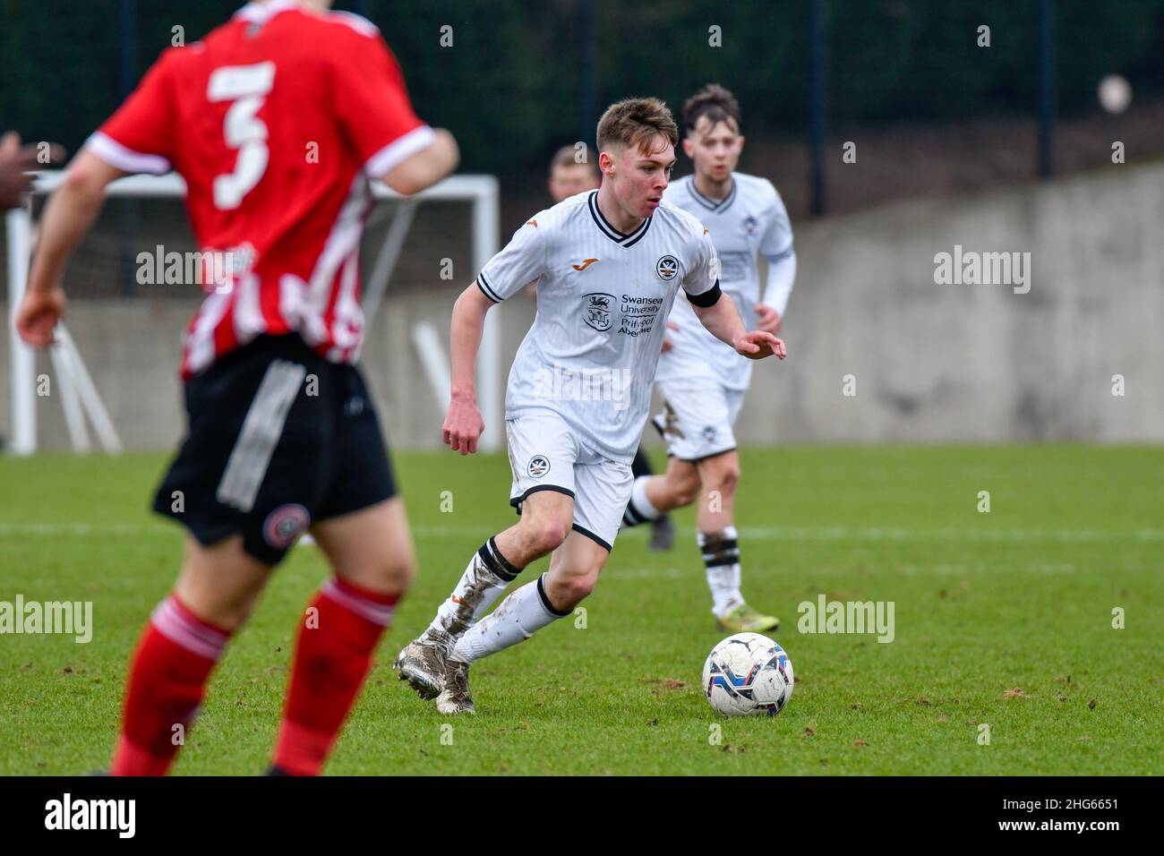 Swansea, Galles. 18 Gennaio 2022. Josh Carey di Swansea City Under 18s durante la partita della Professional Development League tra Swansea City Under 18s e Sheffield United Under 23s alla Swansea City Academy di Swansea, Galles, Regno Unito il 18 gennaio 2022. Credit: Duncan Thomas/Majestic Media. Foto Stock