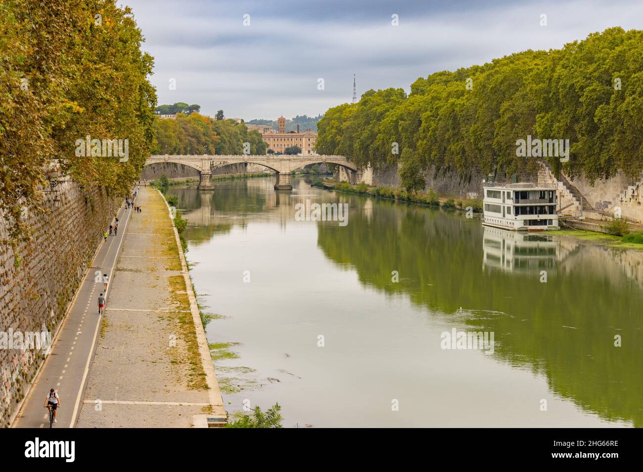 Ponte Pons Cestius - è un antico ponte romano che collega la riva destra del Tevere con la parte occidentale dell'Isola del Tevere. Foto Stock