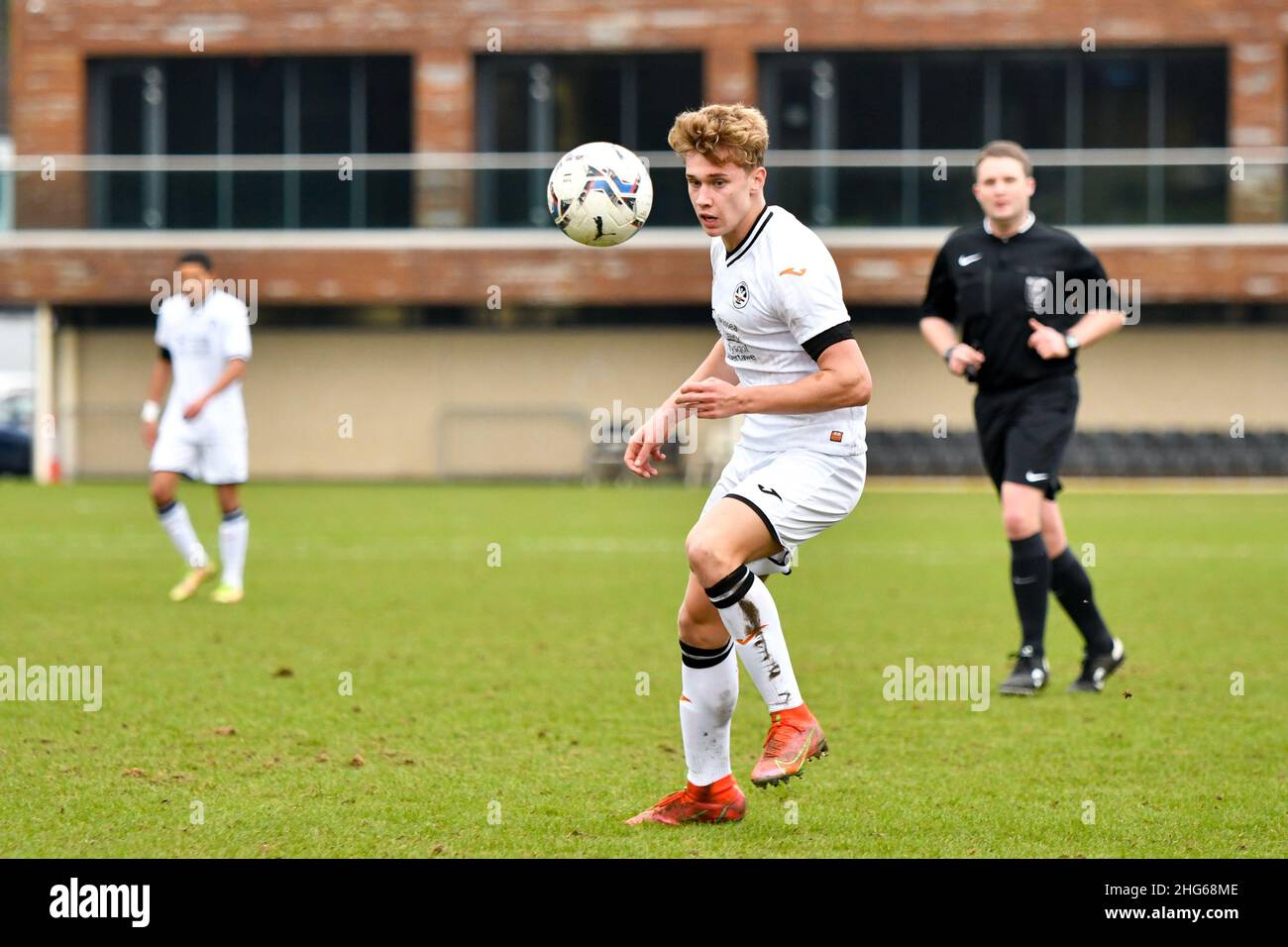 Swansea, Galles. 18 Gennaio 2022. Sebastian Dabrowski di Swansea City Under 18s in azione durante la partita della Professional Development League tra Swansea City Under 18s e Sheffield United Under 23s alla Swansea City Academy di Swansea, Galles, Regno Unito il 18 gennaio 2022. Credit: Duncan Thomas/Majestic Media. Foto Stock