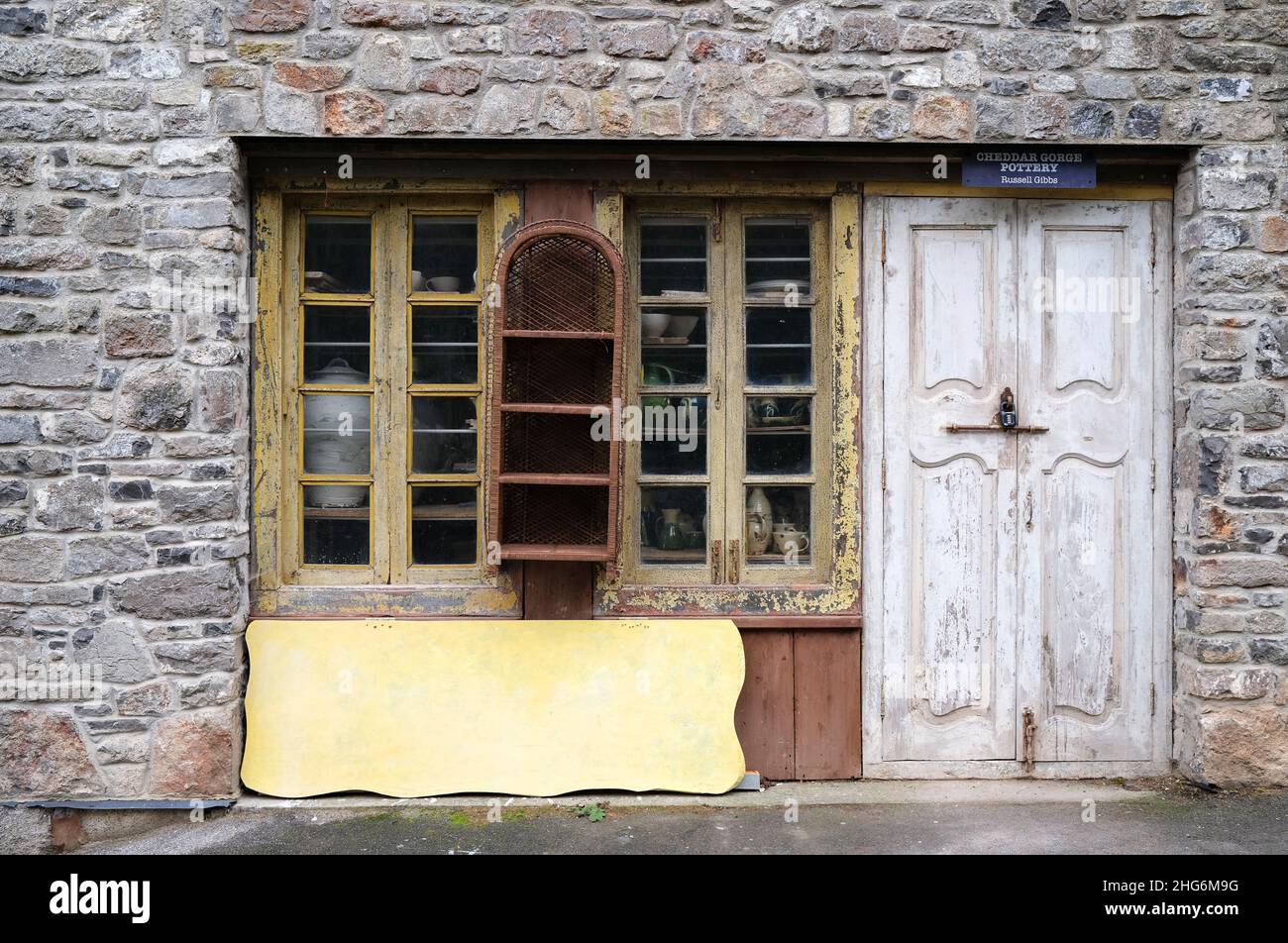 Gennaio 2022 - Old shop nella gola di Cheddar, Somerset, Inghilterra, Regno Unito. Foto Stock