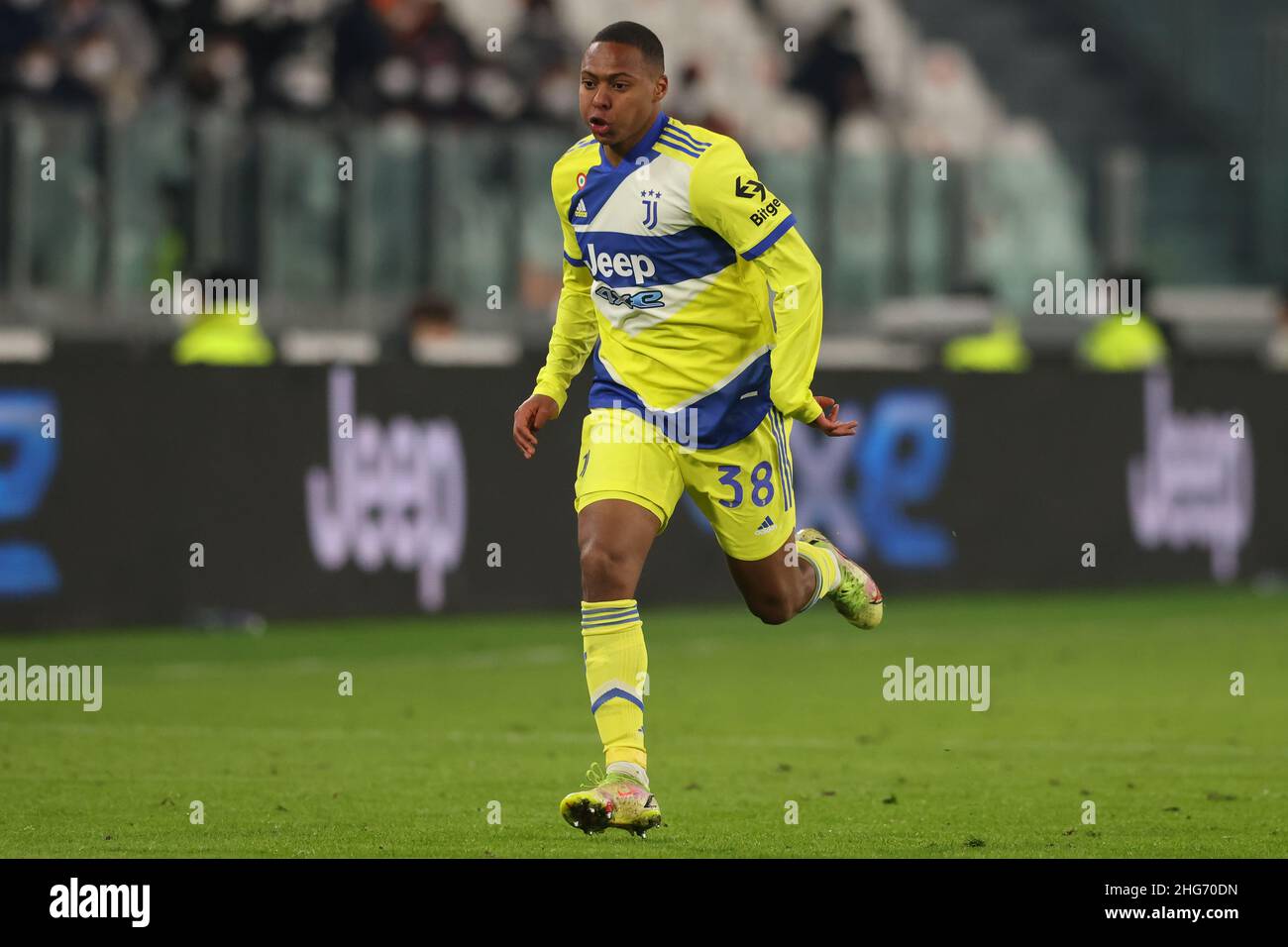 Torino, 18th gennaio 2022. Marley Ake al suo debutto in Juventus durante la partita Coppa Italia allo Stadio Allianz di Torino. Il credito d'immagine dovrebbe essere: Jonathan Moscrop / Sportimage Foto Stock