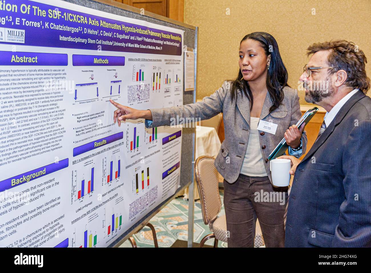 Florida University of Miami Miller School of Medicine, presentazione poster esposizione Innovation Technology Showcase, Black African Africans donna w Foto Stock