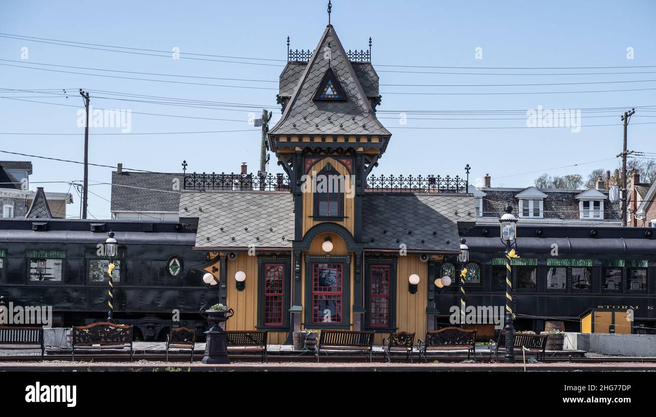 Boyertown, Pennsylvania - 3 maggio 2020: Stazione ferroviaria Colebrookdale Railroad. La ferrovia è un servizio turistico di passaggio in Pennsylva sud-occidentale Foto Stock