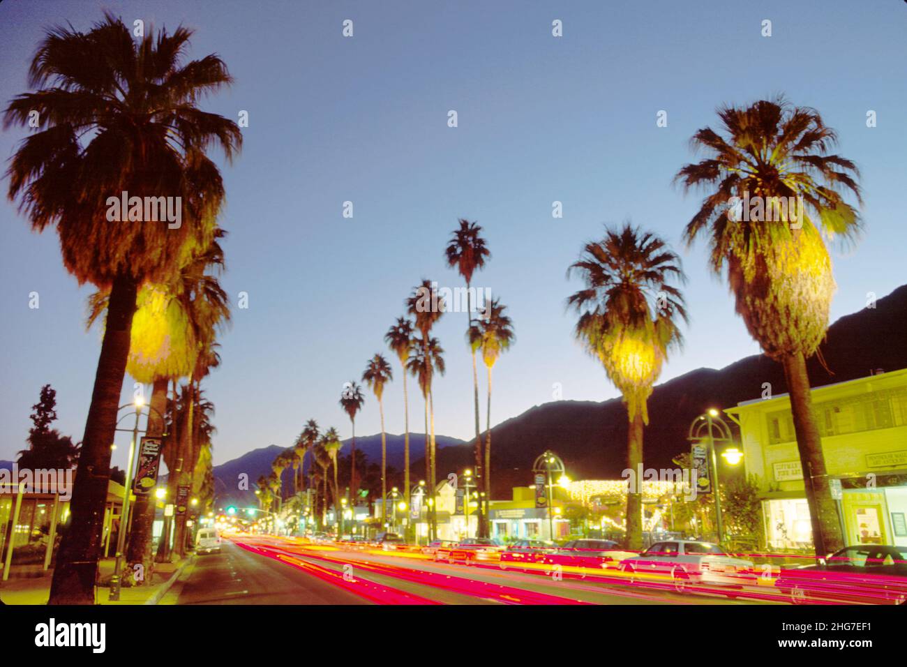California Golden state, Palm Springs Palm Canyon Road tramonto, sera, crepuscolo, tramonto, natura, naturale, paesaggio, campagna, lusso, shopping shopper shopping Foto Stock