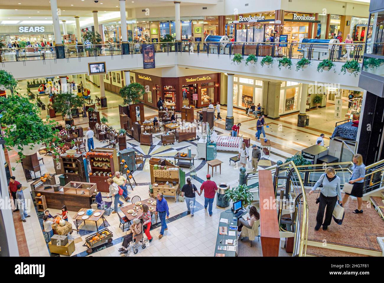 North Carolina Raleigh Crabtree Valley Mall, shopping shopper shopping negozi mercati di mercato di vendita di mercato, negozi al dettaglio negozi di busines Foto Stock