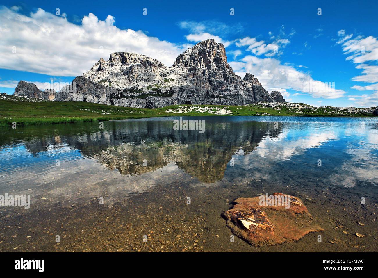 Lago di piana a tre Cime Parco Nazionale delle Dolomiti, Trentino Alto Adige, Italia Foto Stock