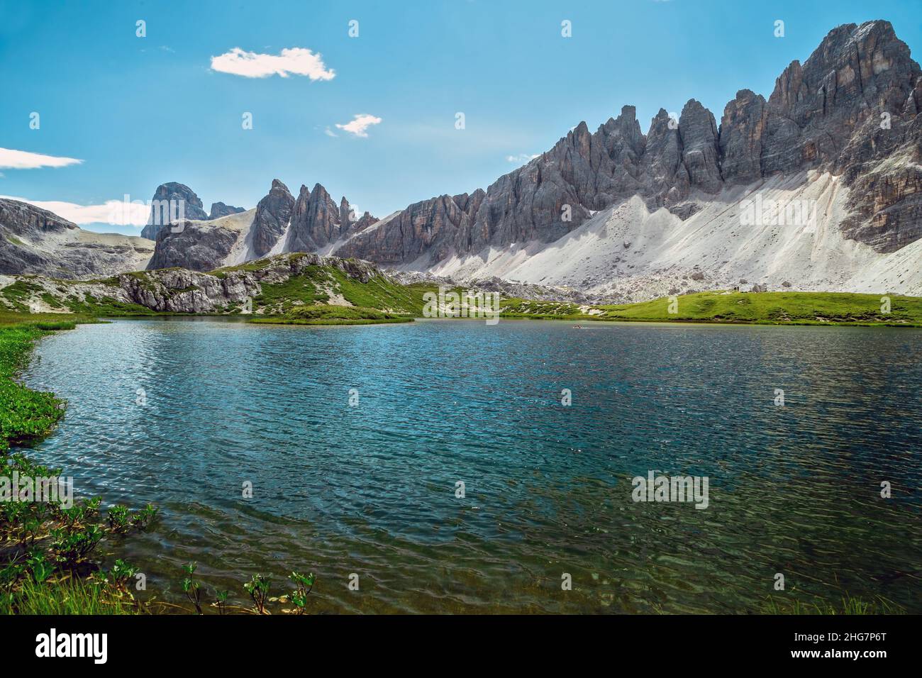 Lago di piana nel Parco Nazionale delle Dolomiti di tre Cime, Trentino Foto Stock