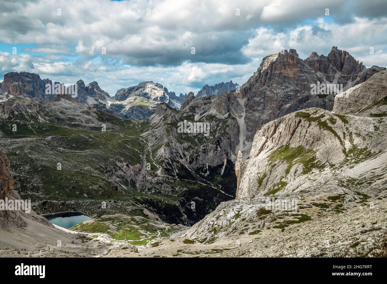 Panorama sul lago di Cengia e sulle alpi dolomitiche, Trentino, Sud Tirolo, Italia Foto Stock