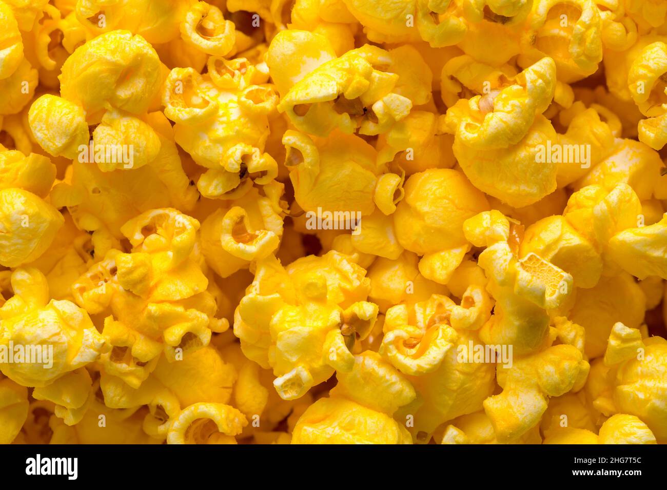 Mucchio di Popcorn burro sfondo Close Up. Foto Stock