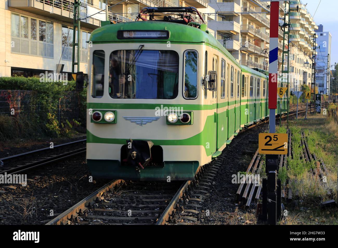 Trasporto in tram locale a Budapest per pendolari, Ungheria Foto Stock