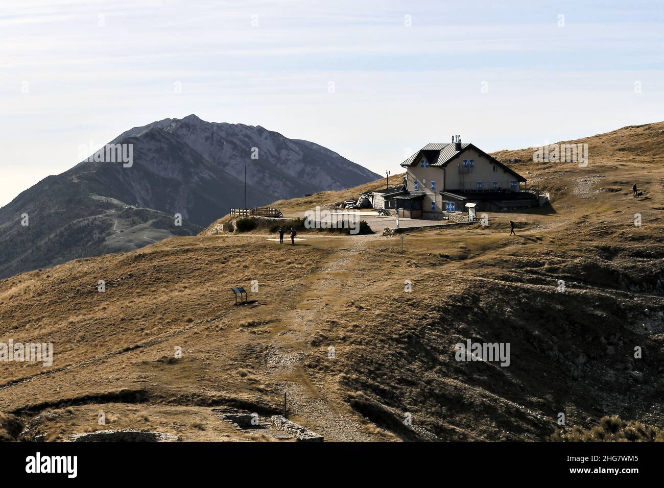 Rifugio in montagna nel rito italiano del garda, Nago, Trentino, Italia Foto Stock
