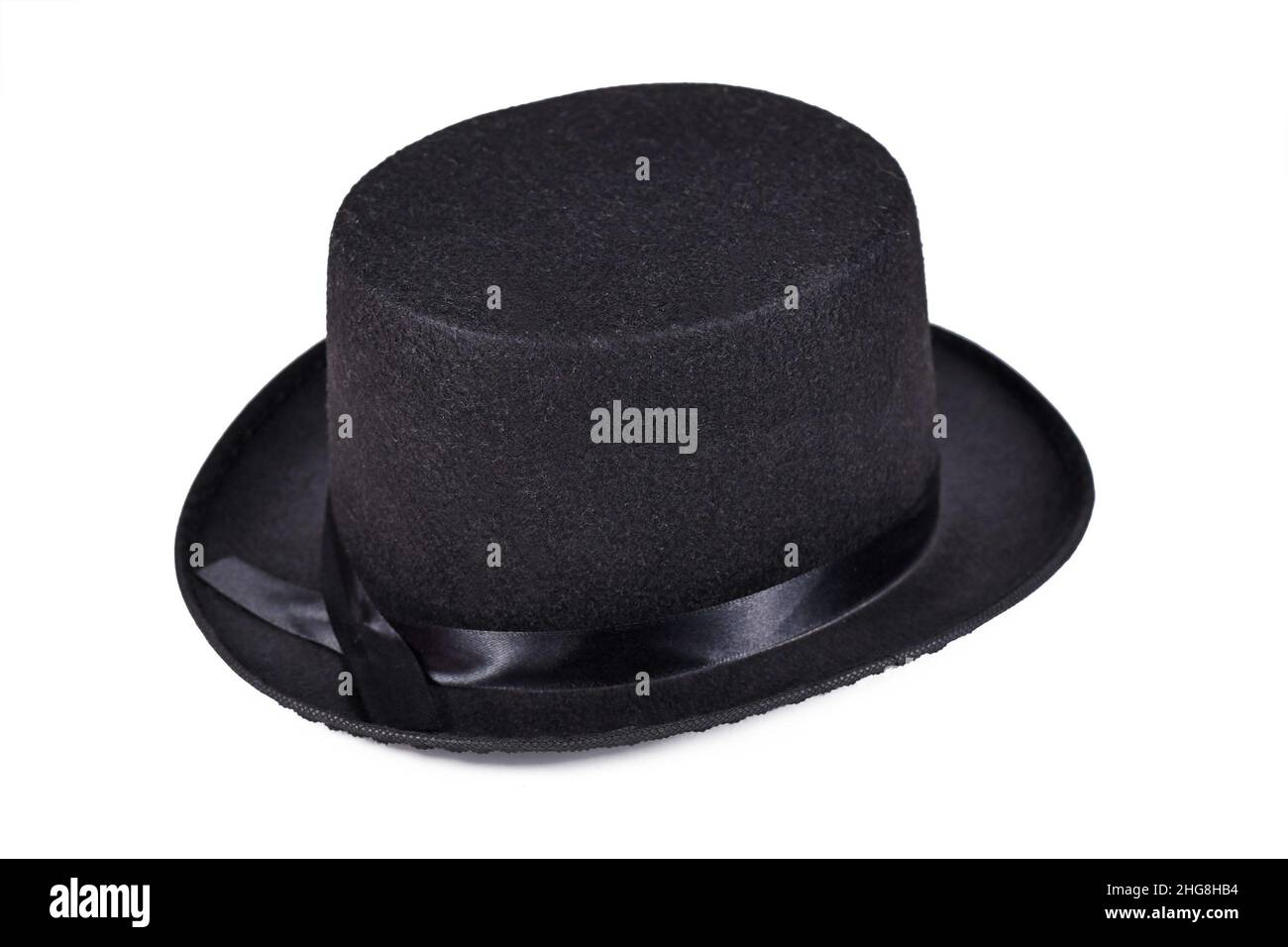 Cappello singolo in feltro nero su sfondo bianco Foto Stock