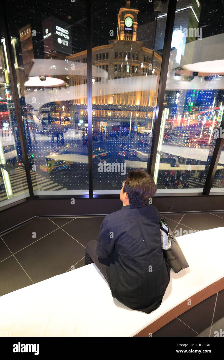 Straniero a Ginza Tokyo Japan Foto Stock