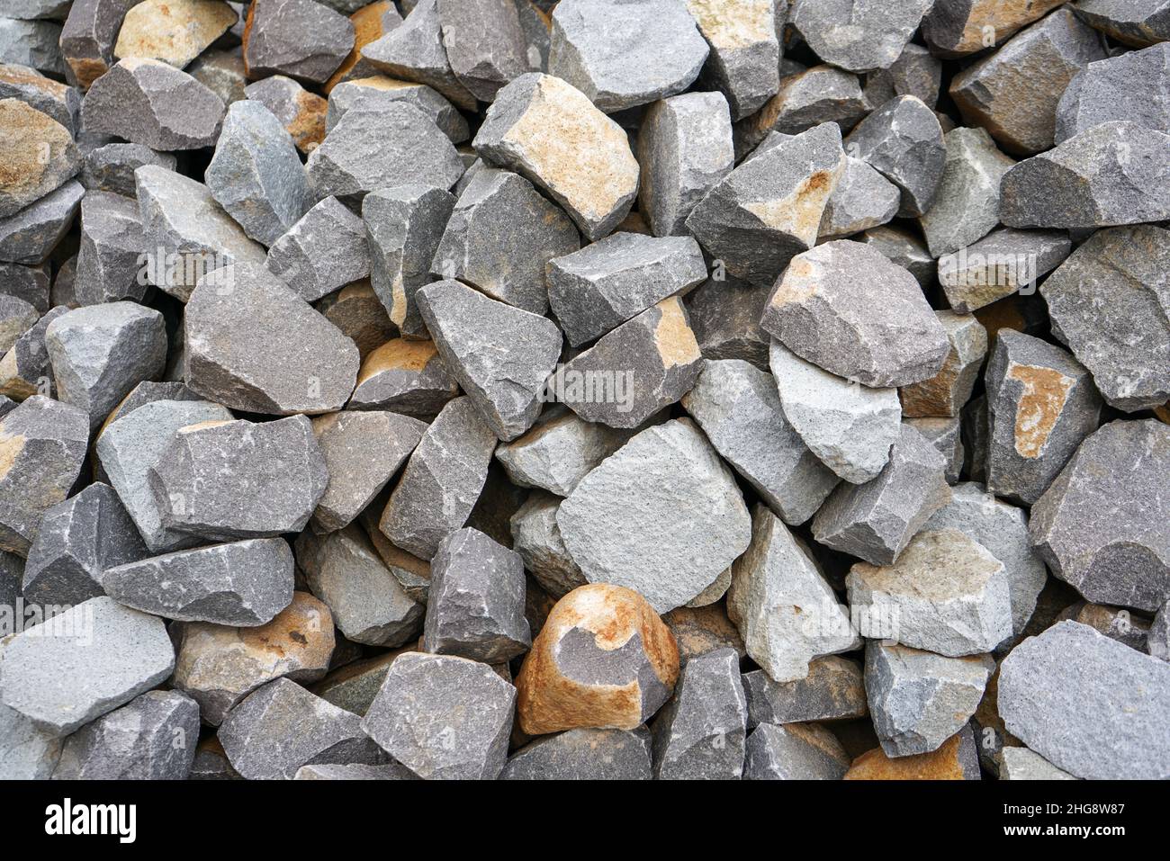 River Stone Foundation è un tipo di fondazione poco profonda utilizzato in edifici con carichi leggeri come le case. La fondazione in pietra del fiume è composta. Foto Stock